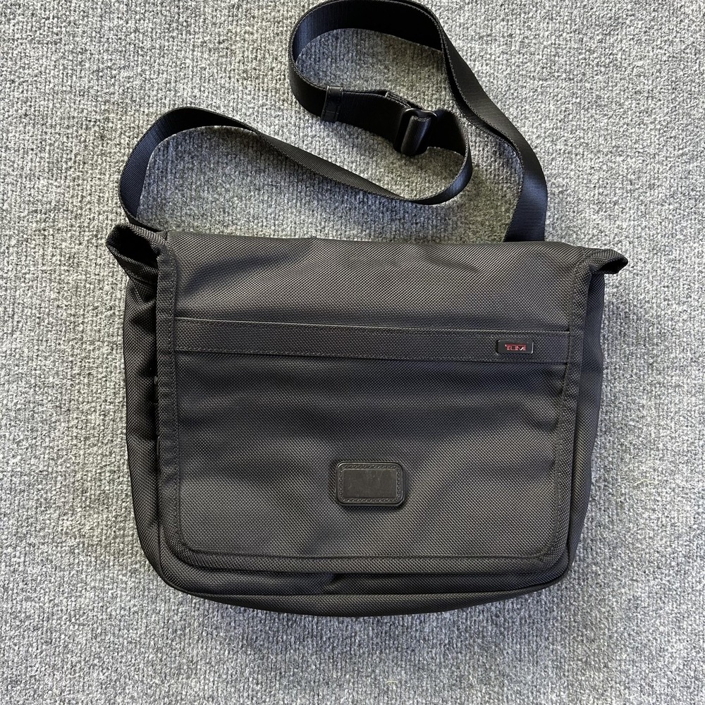 TUMI Alpha Black Ballistic Nylon Messenger Laptop Crossbody Bag Slim‎ EUC